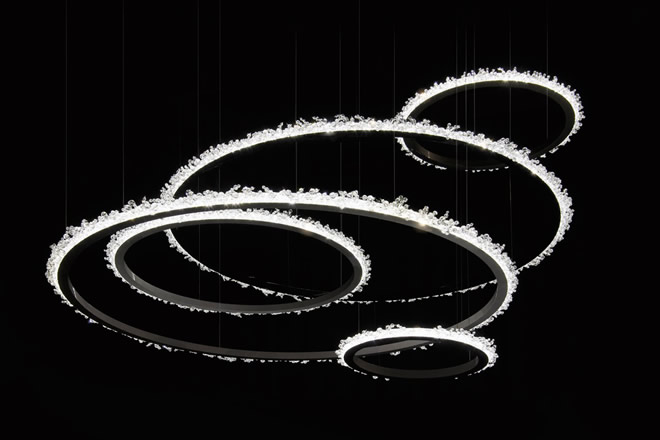 Halo horizontal crystal chandelier in a cluster from Manooi.